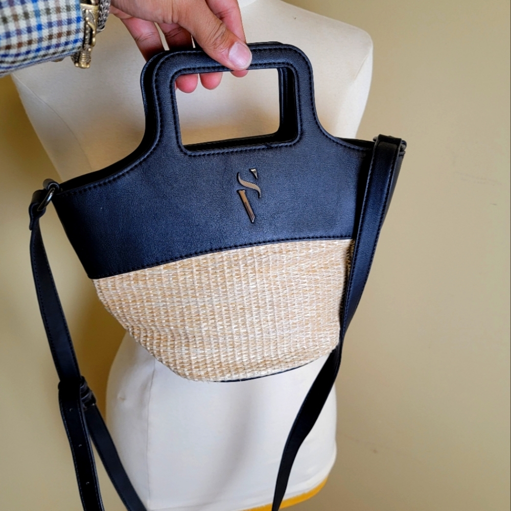 Simply Vera Wang Bag. Straw and leather. Shoulder bag, purse